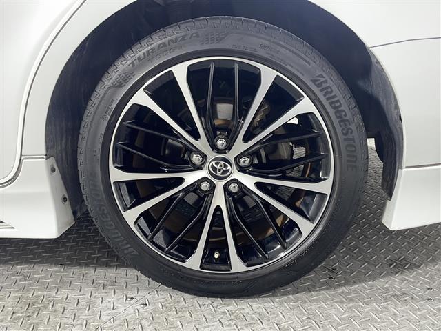 【純正アルミホイール】純正の専用アルミホイールが足元を飾ります！ＩＤＯＭでは、社外アルミホイールや、スタッドレスタイヤも取扱いしております。ぜひご相談ください。