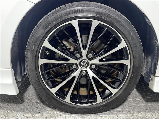 【純正アルミホイール】純正の専用アルミホイールが足元を飾ります！ＩＤＯＭでは、社外アルミホイールや、スタッドレスタイヤも取扱いしております。ぜひご相談ください。