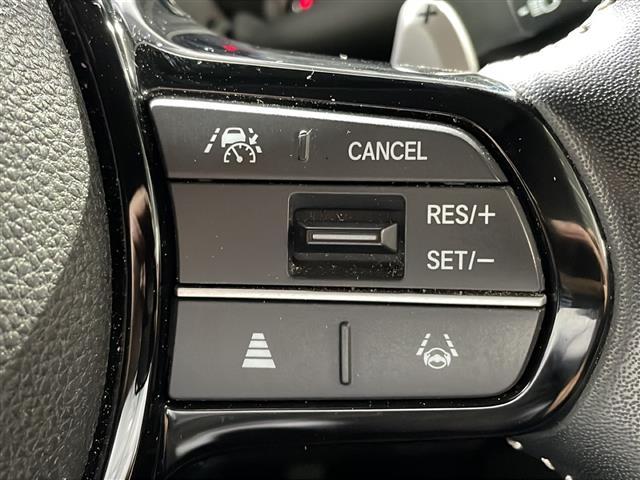 【アダプティブクルーズコントロール（ＡＣＣ）】アクセルを踏まなくても、設定した速度で走行したり、先行車との車間距離を適切に維持する追従走行できます！機能には限界があるためご注意ください。