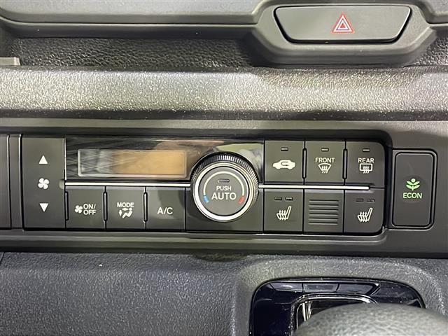 【オートエアコン】車内温度を感知して自動で温度調整をしてくれるのでいつでも快適な車内空間を創り上げます！