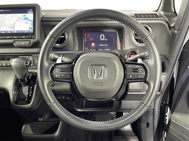 【ステアリング】軽い力で扱いやすいハンドルです。目立つ傷やスレなどなく綺麗な状態です！「プレミアム抗菌コートＧ」をいれていただくとさらに快適に！清潔なお車はお子様にも安心ですね！