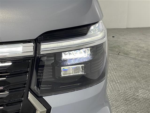 【ＬＥＤヘッドライト】消費する電力が少なく耐久年数が長いのが特徴のヘッドライトです。さらに長持ちさせたい方は、ヘッドライト・フロントガラスなどのコーティングもご用意しています。