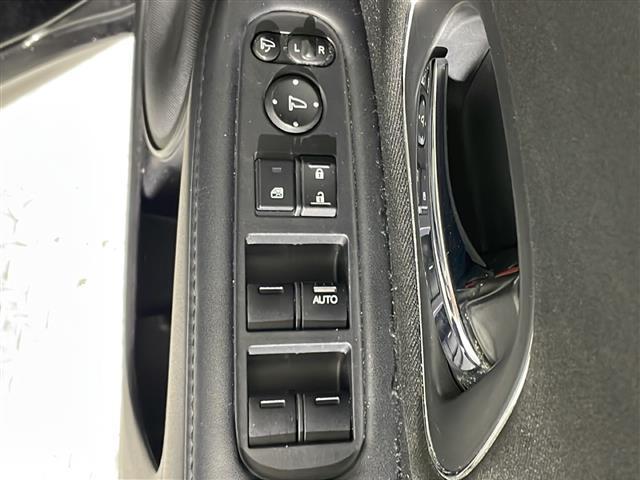 ヴェゼル ハイブリッドX・ホンダセンシング 禁煙車 社外ナビ CD DVD フルセグTV Bluetooth フリップダウン クルーズコントロール バックカメラ 純正ホイール ステアリングリモコン パドルシフト スペアキー 取扱説明書 保証書(18枚目)