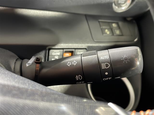 【　オートライト　】オートライトなのでライトの点け忘れを気にすることなく運転が出来ます♪