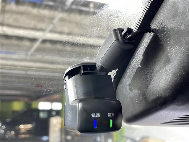 【　ドライブレコーダー　】運転中の記録を残します。事故などを起こした起こされた時の証拠を残します。