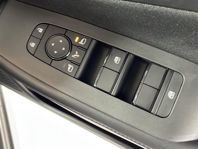 【　電動格納ミラー　】ドライバーの目線に合わせ、ミラーの上下左右調整が可能です♪