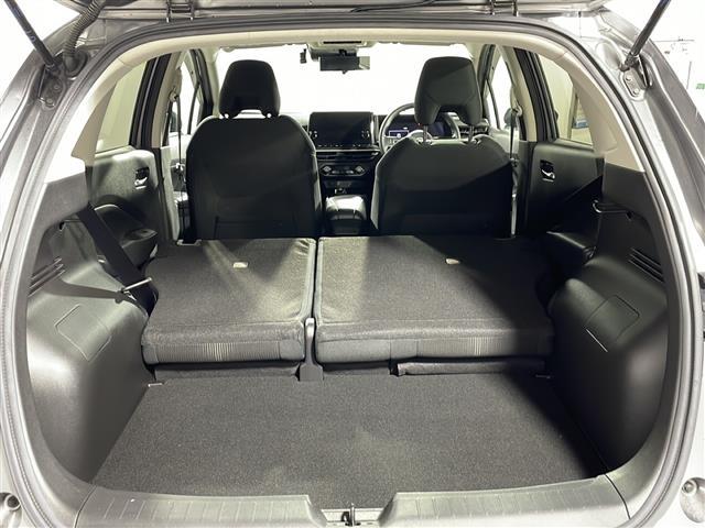 【　ラゲッジスペース　】リアシートを倒せばこの大容量！！ダンボールなどの大きい荷物も釣り具などの長尺物まで様々載せられそうです！！