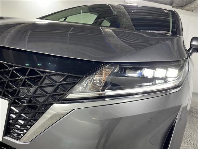 【　ＬＥＤヘッドライト　】悪天候や夜間の走行も視界良好で安心してお乗りいただけます。