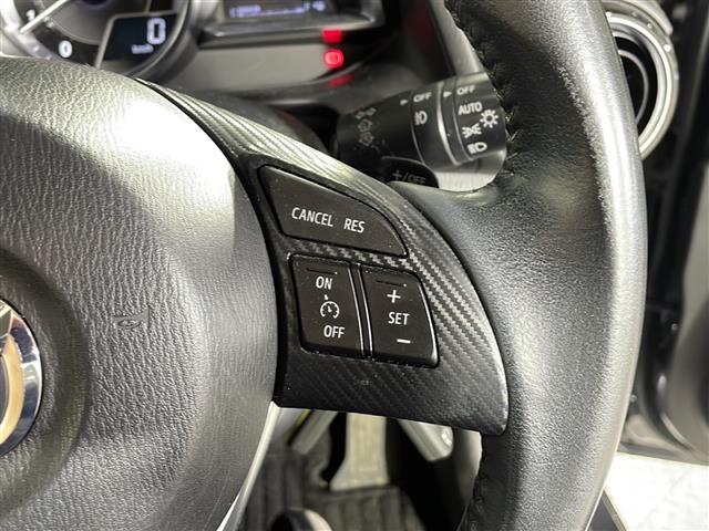 【オートライト（ＡＵＴＯ）】外の明るさをシステムが感知して、自動でヘッドライトが点灯します！ヘッドライトをつけ忘れを防ぐ便利機能です。