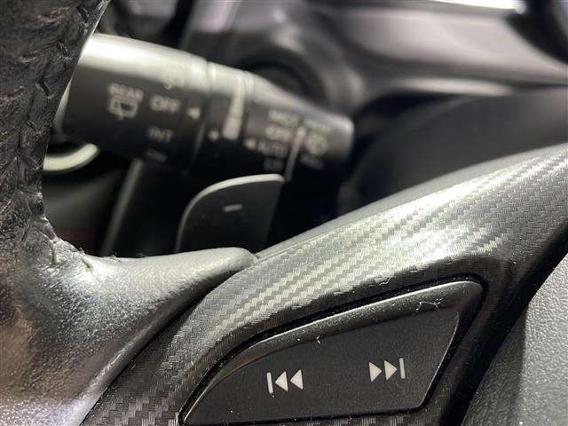 【パドルシフト（ＡＴ車）】ＭＴ車と同じように好きなギアで走ることができます！ステアリングから手を離さずに指先だけでシフト操作ができ、よりスポーティな走りをお楽しみいただけます。