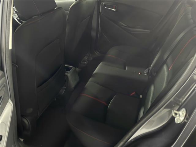 【後部座席】大人が座っても余裕のある広さです！！頭上や足元のスペースも広く取ってあります！