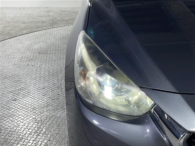 【ＬＥＤヘッドライト】消費する電力が少なく耐久年数が長いのが特徴のヘッドライトです。さらに長持ちさせたい方は、ヘッドライト・フロントガラスなどのコーティングもご用意しています。