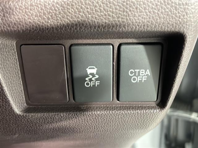 【横滑り抑制機能】雨や雪で滑りやすい路面などで横滑りが発生した時、ブレーキとエンジン出力を自動的にコントロールし、優れた車両安定性を実現します！