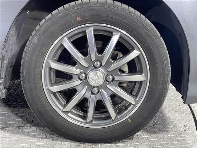 【純正アルミホイール】純正の専用アルミホイールが足元を飾ります！ＩＤＯＭでは、社外アルミホイールや、スタッドレスタイヤも取扱いしております。ぜひご相談ください。