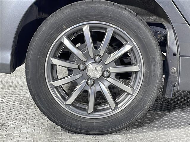 【純正アルミホイール】純正の専用アルミホイールが足元を飾ります！ＩＤＯＭでは、社外アルミホイールや、スタッドレスタイヤも取扱いしております。ぜひご相談ください。