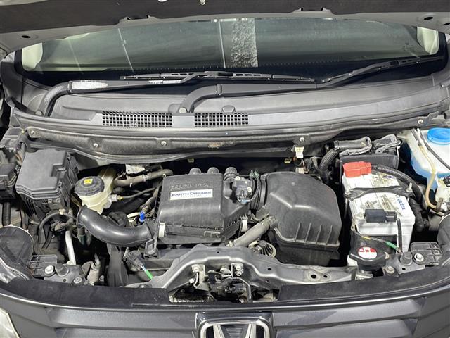 【エンジンルーム】エンジンの調子は良好です！ご納車前にはしっかりとオイル交換・その他油種類の点検補充をさせて頂きます。また、ガリバーでは修復歴のある車は販売いたしません。