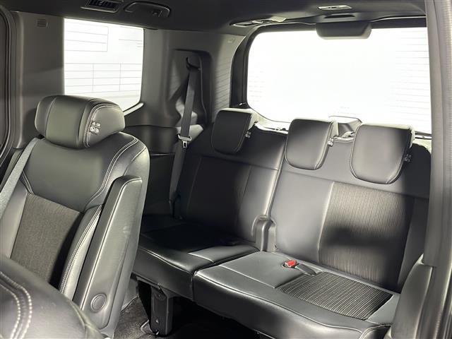 【　サードシート　】３列目のシートも広々していて居住性が高くなっています♪ファミリープランの方にもぴったりです♪