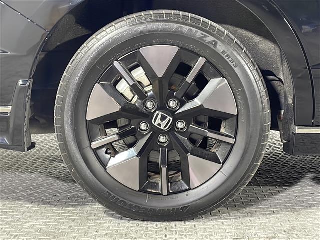 【　純正１６インチアルミホイール　】専用のアルミなので、お車のイメージにぴったり！！社外のアルミやスタッドレスタイヤも取り扱いございます！！ドレスアップもカスタマイズもお任せください！！