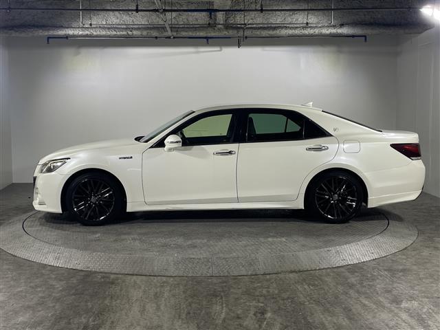 クラウンハイブリッド アスリートＳ　ブラックスタイル　県外仕入れ　禁煙車　純正ナビ　フルセグＴＶ　ＣＤ　ＤＶＤ　Ｂｌｕｅｔｏｏｔｈ　バックカメラ　レザーシート　パワーシート　シートヒーター　エアシート　純正アルミホイール　ドライブレコーダー　ＥＴＣ（32枚目）