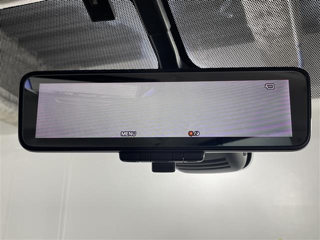 �y�f�W�^�����[���~���[�z�ԗ�����J�����̉f�������[���~���[�ɉf�����Ƃ��o���܂��B�@���̂��߁A��Ȃɐl��ו��������Č���������Â炢�ꍇ�ł��������莋�E���m�ۂ��邱�Ƃ��o���܂��B