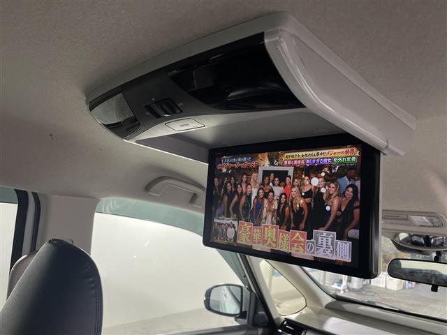 【両側パワースライドドア】小さなお子さまでもボタン一つで乗り降りラクラクです！両手に荷物を抱えている状態でもボタンを押せば自動で開閉するので、お買い物やお出かけの際にはとっても重宝します！