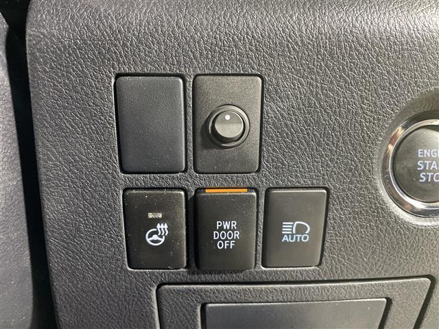 �y�|�W�V�����������[�i�p���[�V�[�g�j�z���ꂼ��̃X�C�b�`�������ƁA���炩���ߐݒ肵���h���C�r���O�|�W�V�����Ɏ����Œ������Ă���܂��B�V�[�g�|�W�V�������������茈�܂�ƁA�����̉^�]���y�ɂȂ�܂��ˁI