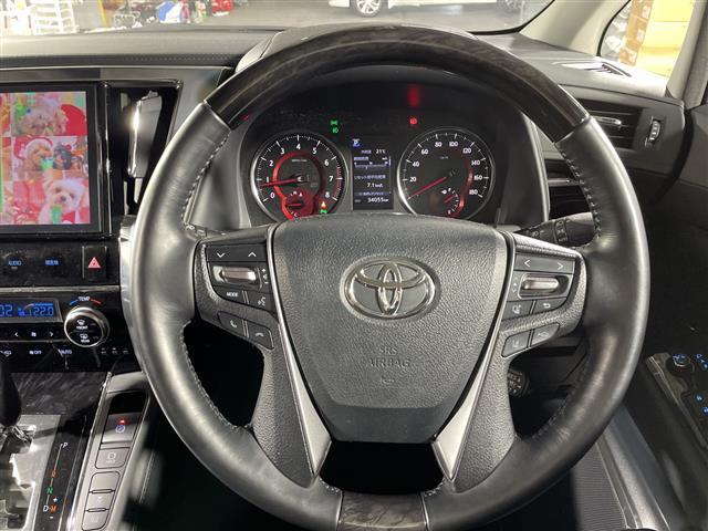 �y�X�e�A�����O�X�C�b�`�z�茳�̃{�^������A�I�[�f�B�I��i�r�Ȃǂ̑��삪�ł���̂ŁA�悻���������Ɉ��S�ɉ^�]�ɏW���ł��܂��I