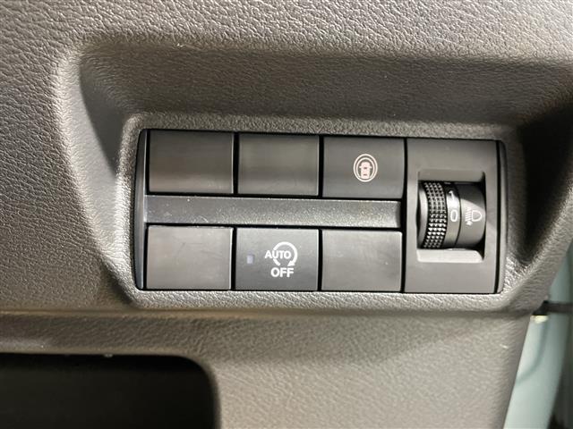 デイズ Ｘ　県外仕入れ　禁煙車　純正９インチナビ　フルセグＴＶ　ＣＤ　ＤＶＤ　Ｂｌｕｅｔｏｏｔｈ　アラウンドビューモニター　コーナーセンサー　エマージェンシーブレーキ　車線逸脱警報機能　純正アルミホイール（9枚目）