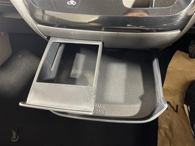 デイズ Ｘ　県外仕入れ　禁煙車　純正９インチナビ　フルセグＴＶ　ＣＤ　ＤＶＤ　Ｂｌｕｅｔｏｏｔｈ　アラウンドビューモニター　コーナーセンサー　エマージェンシーブレーキ　車線逸脱警報機能　純正アルミホイール（24枚目）