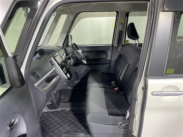 【助手席】きれいな助手席なので家族や友だちに乗ってもらっても安心です！