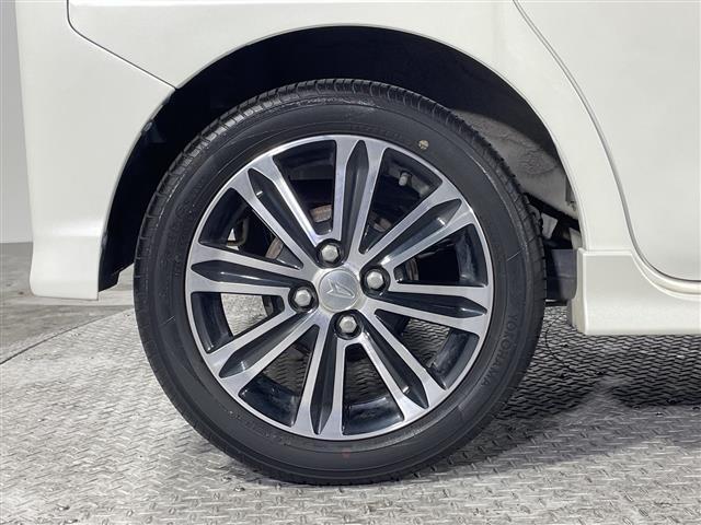 【純正アルミホイール】純正の専用アルミホイールが足元を飾ります！ＩＤＯＭでは、社外アルミホイールや、スタッドレスタイヤも取扱いしております。ぜひご相談ください。