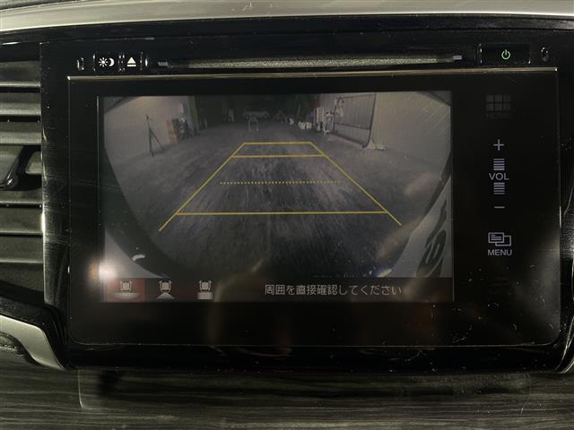 【バックモニター】後ろのカメラの映像をモニターに映し出すことができます！後方の見えない死角や、障害物との距離感をしっかり確認することができます！駐車が苦手な方におすすめです。