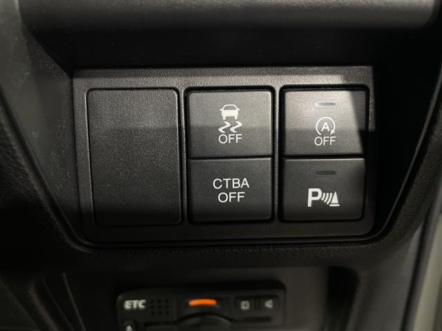 【コーナーセンサー（ソナー）】音声・アラーム・ディスプレイ表示などで、クルマのまわりにある障害物との接近をお知らせします！四隅に超音波センサーがあり、駐車や車庫入れの際に役立ちます。