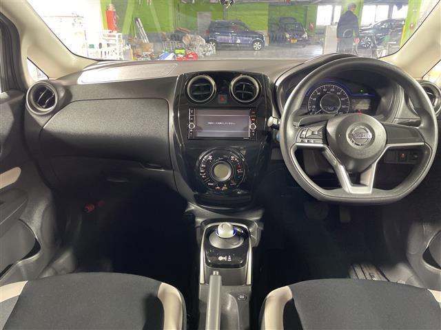 ノート ｅ－パワー　Ｘ　県外仕入　禁煙車　アラウンドビューカメラ　デジタルインナーミラー　純正ナビ　フルセグＴＶ　Ｂｌｕｅｔｏｏｔｈ接続　レーンアシスト　コーナーセンサー　ＥＴＣ　ＬＥＤヘッドライト　オートライト　純正アルミ（3枚目）