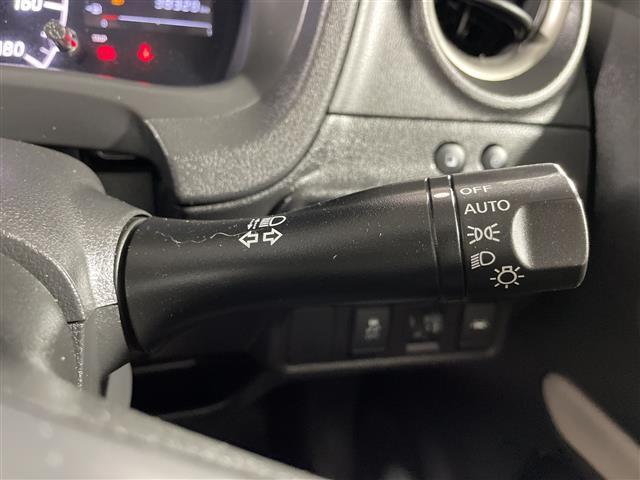 ノート ｅ－パワー　Ｘ　県外仕入　禁煙車　アラウンドビューカメラ　デジタルインナーミラー　純正ナビ　フルセグＴＶ　Ｂｌｕｅｔｏｏｔｈ接続　レーンアシスト　コーナーセンサー　ＥＴＣ　ＬＥＤヘッドライト　オートライト　純正アルミ（14枚目）