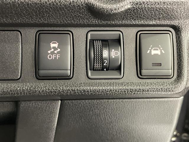 ノート ｅ－パワー　Ｘ　県外仕入　禁煙車　アラウンドビューカメラ　デジタルインナーミラー　純正ナビ　フルセグＴＶ　Ｂｌｕｅｔｏｏｔｈ接続　レーンアシスト　コーナーセンサー　ＥＴＣ　ＬＥＤヘッドライト　オートライト　純正アルミ（16枚目）