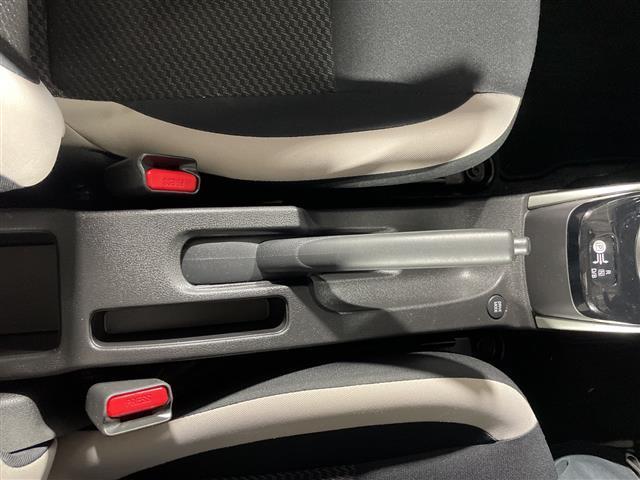 ノート ｅ－パワー　Ｘ　県外仕入　禁煙車　アラウンドビューカメラ　デジタルインナーミラー　純正ナビ　フルセグＴＶ　Ｂｌｕｅｔｏｏｔｈ接続　レーンアシスト　コーナーセンサー　ＥＴＣ　ＬＥＤヘッドライト　オートライト　純正アルミ（18枚目）