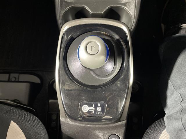 ノート ｅ－パワー　Ｘ　県外仕入　禁煙車　アラウンドビューカメラ　デジタルインナーミラー　純正ナビ　フルセグＴＶ　Ｂｌｕｅｔｏｏｔｈ接続　レーンアシスト　コーナーセンサー　ＥＴＣ　ＬＥＤヘッドライト　オートライト　純正アルミ（21枚目）