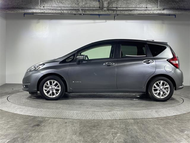 ノート ｅ－パワー　Ｘ　県外仕入　禁煙車　アラウンドビューカメラ　デジタルインナーミラー　純正ナビ　フルセグＴＶ　Ｂｌｕｅｔｏｏｔｈ接続　レーンアシスト　コーナーセンサー　ＥＴＣ　ＬＥＤヘッドライト　オートライト　純正アルミ（41枚目）