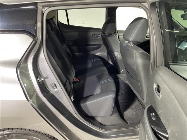 リーフ Ｘ　Ｖセレクション　県外仕入れ　禁煙車　純正ナビ　フルセグＴＶ　Ｂｌｕｅｔｏｏｔｈ　ＨＤＭＩ　ＵＳＢ　ステアリングリモコン　アラウンドビューモニター　プロパイロット　デジタルインナーミラー　前後ドライブレコーダー（28枚目）