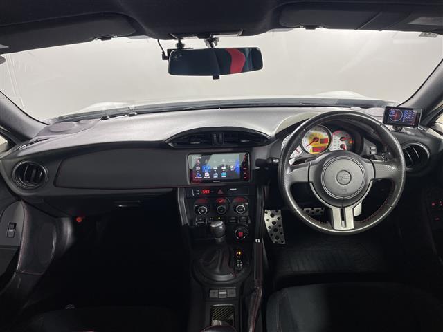 ８６ ＧＴ　県外仕入れ　禁煙車　ＴＲＤエアロ　社外ナビ　ＣＤ　ＤＶＤ　Ｂｌｕｅｔｏｏｔｈ　フルセグＴＶ　バックカメラ　パドルシフト　ドライブレコーダー　社外１８インチアルミ　ＢＬＩＴＺ車高調　パドルシフト（3枚目）