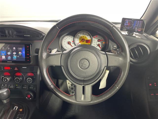 ８６ ＧＴ　県外仕入れ　禁煙車　ＴＲＤエアロ　社外ナビ　ＣＤ　ＤＶＤ　Ｂｌｕｅｔｏｏｔｈ　フルセグＴＶ　バックカメラ　パドルシフト　ドライブレコーダー　社外１８インチアルミ　ＢＬＩＴＺ車高調　パドルシフト（11枚目）