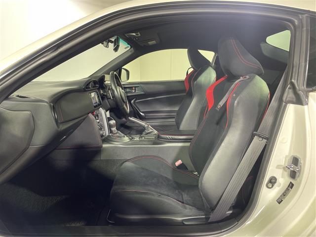 ８６ ＧＴ　県外仕入れ　禁煙車　ＴＲＤエアロ　社外ナビ　ＣＤ　ＤＶＤ　Ｂｌｕｅｔｏｏｔｈ　フルセグＴＶ　バックカメラ　パドルシフト　ドライブレコーダー　社外１８インチアルミ　ＢＬＩＴＺ車高調　パドルシフト（24枚目）