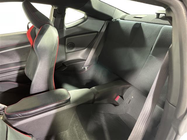 ８６ ＧＴ　県外仕入れ　禁煙車　ＴＲＤエアロ　社外ナビ　ＣＤ　ＤＶＤ　Ｂｌｕｅｔｏｏｔｈ　フルセグＴＶ　バックカメラ　パドルシフト　ドライブレコーダー　社外１８インチアルミ　ＢＬＩＴＺ車高調　パドルシフト（26枚目）