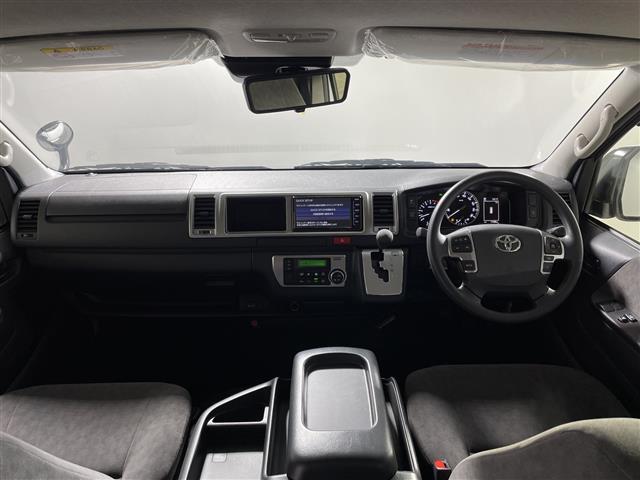 ハイエースワゴン グランドキャビン　県外仕入れ　禁煙車　１０名乗り　純正ナビ　ＣＤ　ＤＶＤ　ワンセグＴＶ　Ｂｌｕｅｔｏｏｔｈ　パノラミックビューモニター　左側パワースライドドア　トヨタセーフティセンス　デジタルインナーミラー（2枚目）