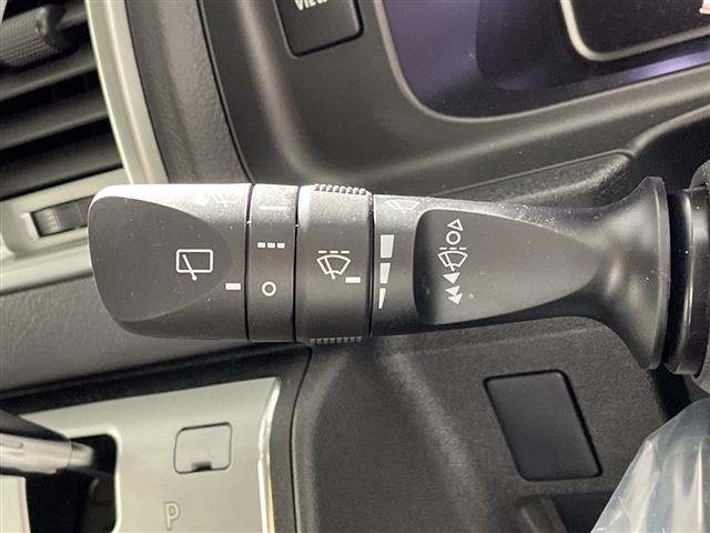 ハイエースワゴン グランドキャビン　県外仕入れ　禁煙車　１０名乗り　純正ナビ　ＣＤ　ＤＶＤ　ワンセグＴＶ　Ｂｌｕｅｔｏｏｔｈ　パノラミックビューモニター　左側パワースライドドア　トヨタセーフティセンス　デジタルインナーミラー（8枚目）