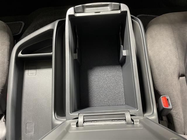 ハイエースワゴン グランドキャビン　県外仕入れ　禁煙車　１０名乗り　純正ナビ　ＣＤ　ＤＶＤ　ワンセグＴＶ　Ｂｌｕｅｔｏｏｔｈ　パノラミックビューモニター　左側パワースライドドア　トヨタセーフティセンス　デジタルインナーミラー（20枚目）