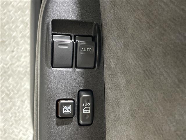 ハイエースワゴン グランドキャビン　県外仕入れ　禁煙車　１０名乗り　純正ナビ　ＣＤ　ＤＶＤ　ワンセグＴＶ　Ｂｌｕｅｔｏｏｔｈ　パノラミックビューモニター　左側パワースライドドア　トヨタセーフティセンス　デジタルインナーミラー（21枚目）