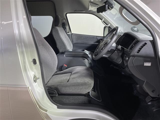 ハイエースワゴン グランドキャビン　県外仕入れ　禁煙車　１０名乗り　純正ナビ　ＣＤ　ＤＶＤ　ワンセグＴＶ　Ｂｌｕｅｔｏｏｔｈ　パノラミックビューモニター　左側パワースライドドア　トヨタセーフティセンス　デジタルインナーミラー（27枚目）
