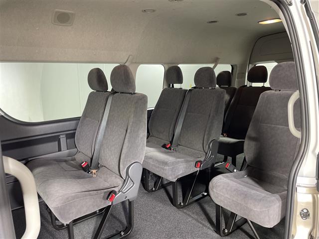 ハイエースワゴン グランドキャビン　県外仕入れ　禁煙車　１０名乗り　純正ナビ　ＣＤ　ＤＶＤ　ワンセグＴＶ　Ｂｌｕｅｔｏｏｔｈ　パノラミックビューモニター　左側パワースライドドア　トヨタセーフティセンス　デジタルインナーミラー（28枚目）